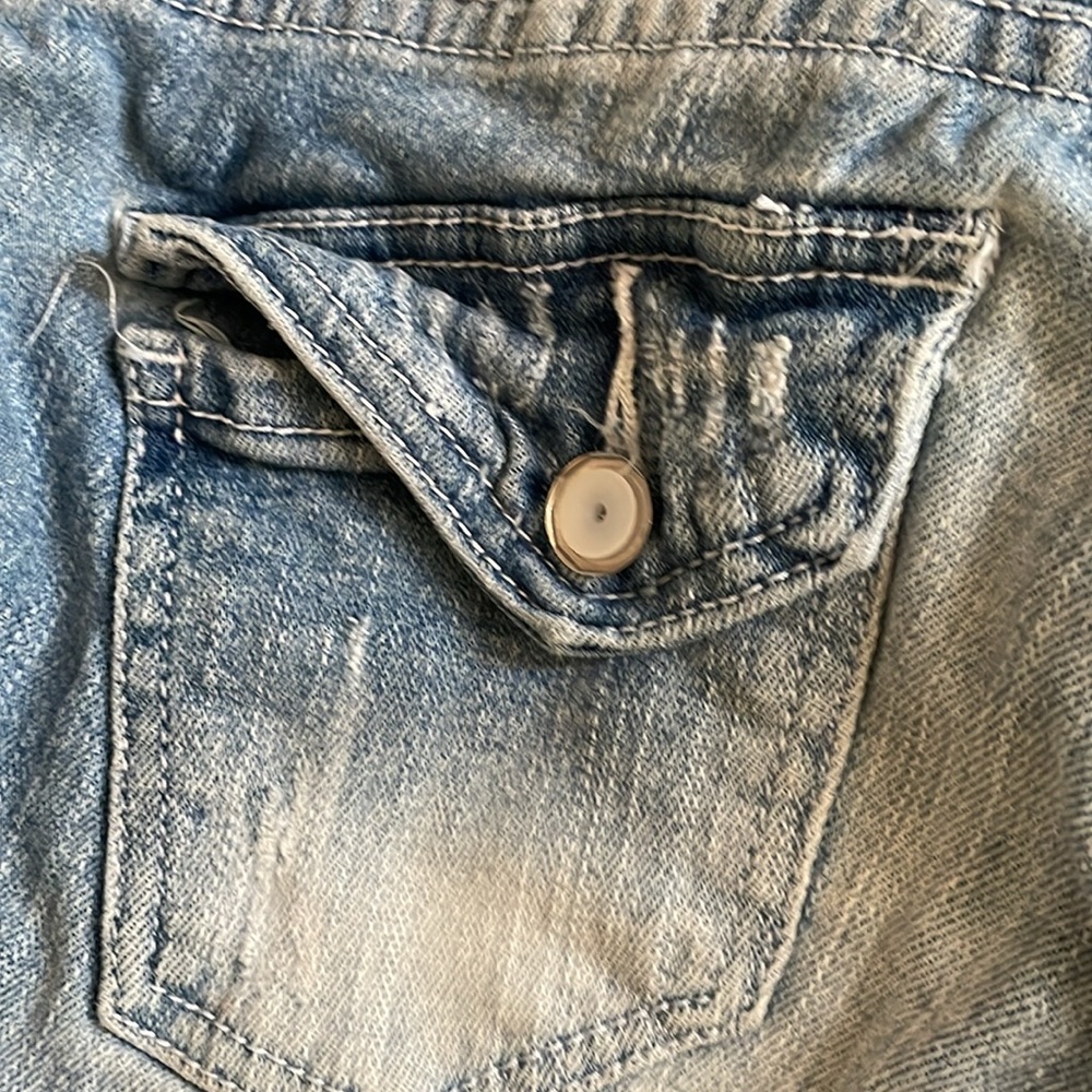 RED RIVET Low Rise DISTRESSED Cropped JEANS With Rhinestone Buttons Size 0 - Picture 11 of 12